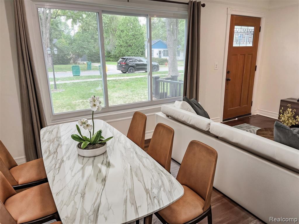 23096 HAWTHORNE Street, Farmington, MI 48336 — Photo 7