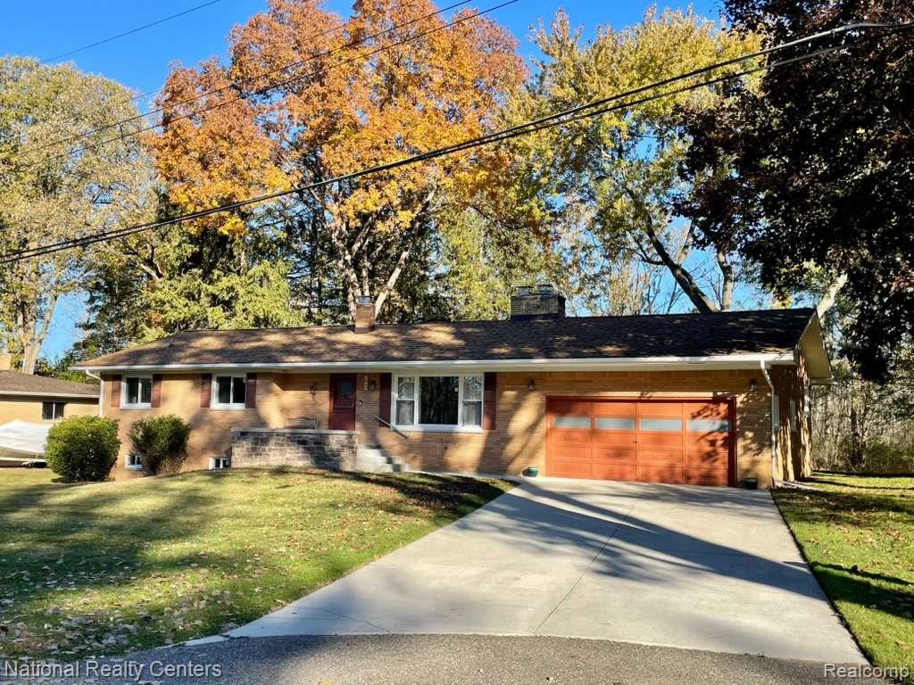 4264 Woodstock Road, Waterford, MI 48328 — Photo 4