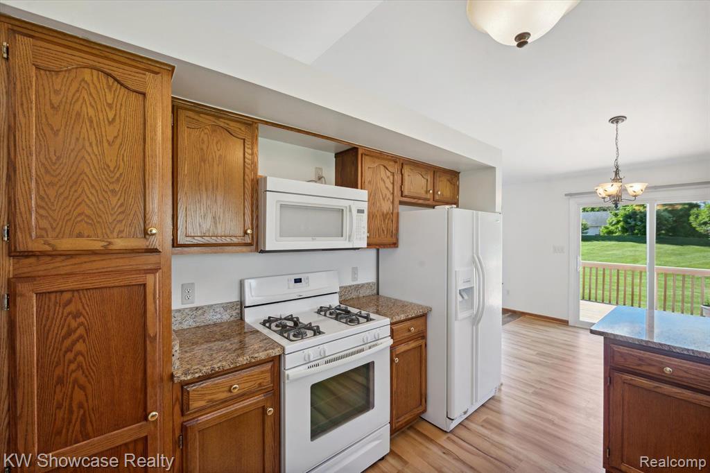 730 CHALLENGING Trail, South Lyon, MI 48178 — Photo 16