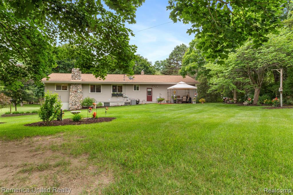 8763 Bishop Road, Brighton, MI 48116 — Photo 27