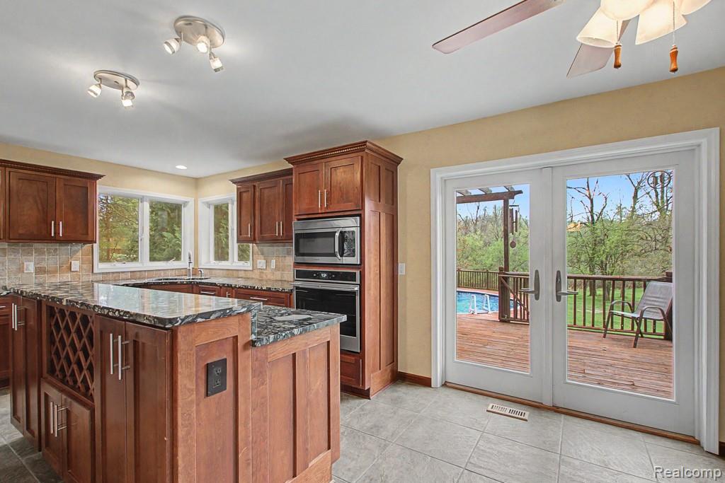 1160 S Garner Road, Milford, MI 48380 — Photo 9