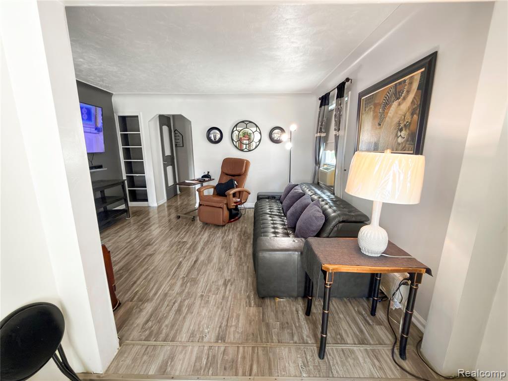 6907 Orchard Avenue, Dearborn, MI 48126 — Photo 8