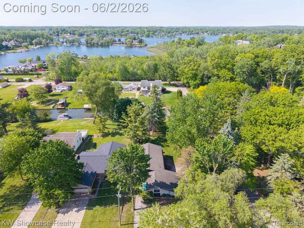 820 Clara Street, Commerce Twp, MI 48390 — Photo 7