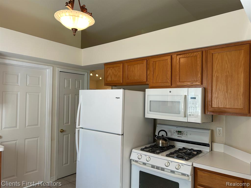 45720 REEDGRASS Lane, 27, Belleville, MI 48111 — Photo 5