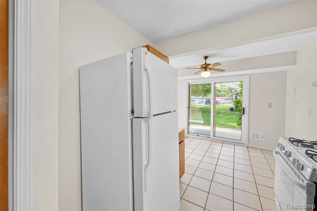41257 S Woodbury Green Drive, Belleville, MI 48111 — Photo 10