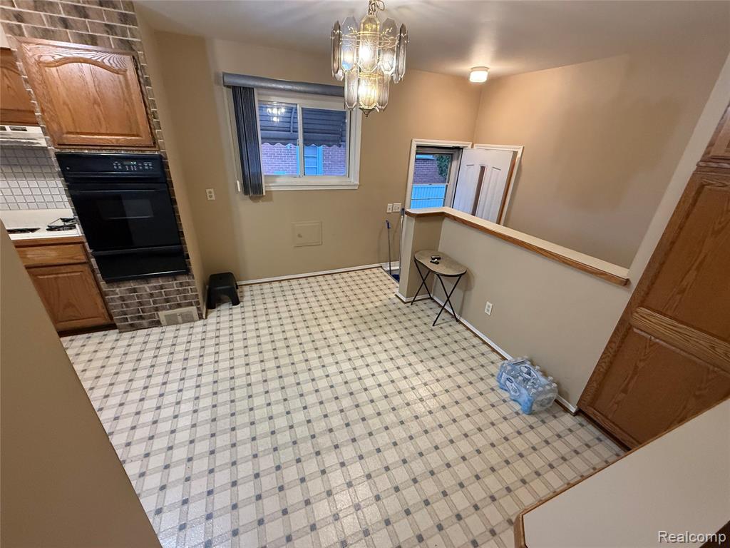 6193 N Bankle Court, Dearborn Heights, MI 48127 — Photo 9