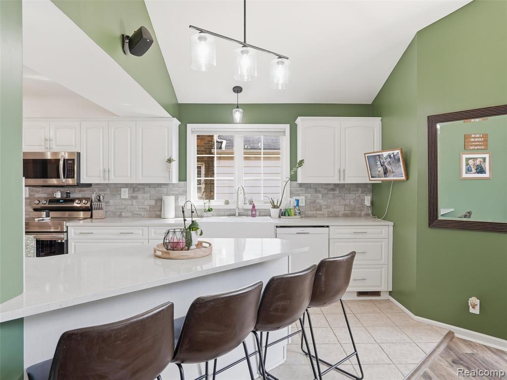 2073 Lochmoor Boulevard, Grosse Pointe Woods, MI 48236 — Photo 15