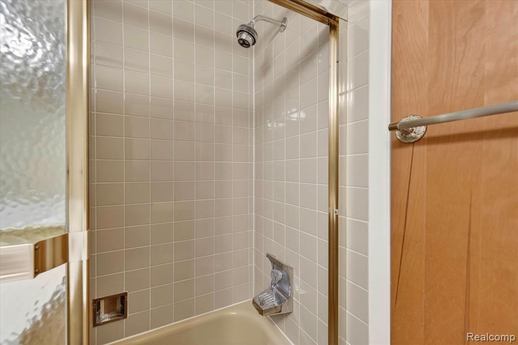 18268 University Park Drive, Livonia, MI, 48152