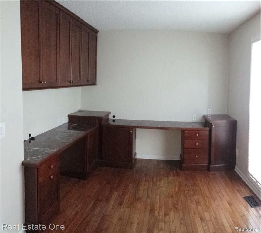 475 Dorchester Way, Milford, MI 48381 — Photo 6