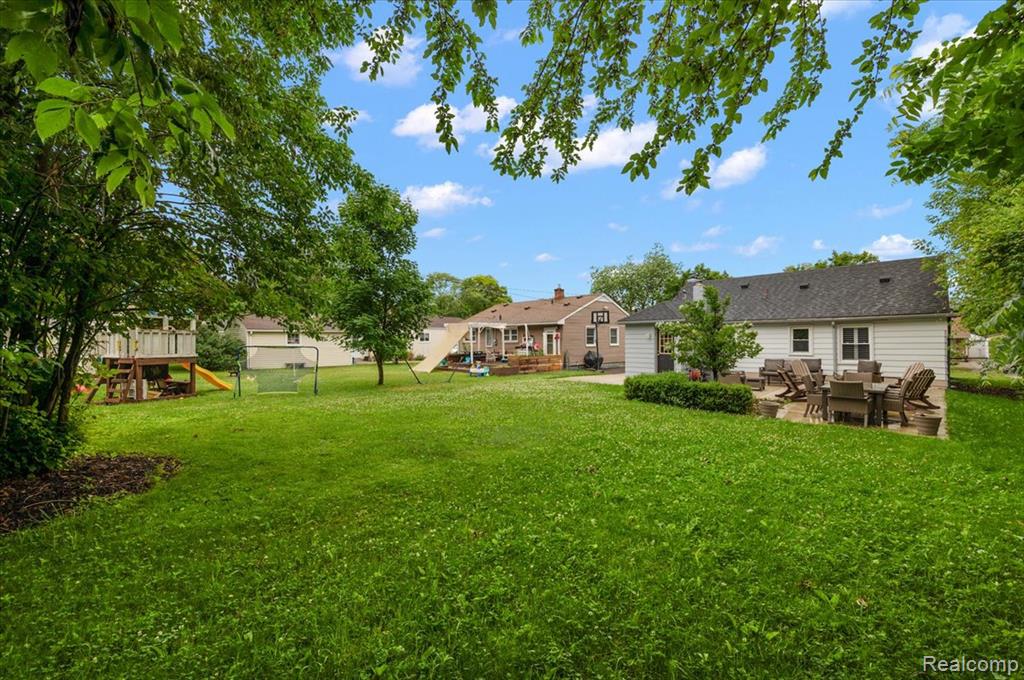 544 S Webik Avenue, Clawson, MI — Photo 32