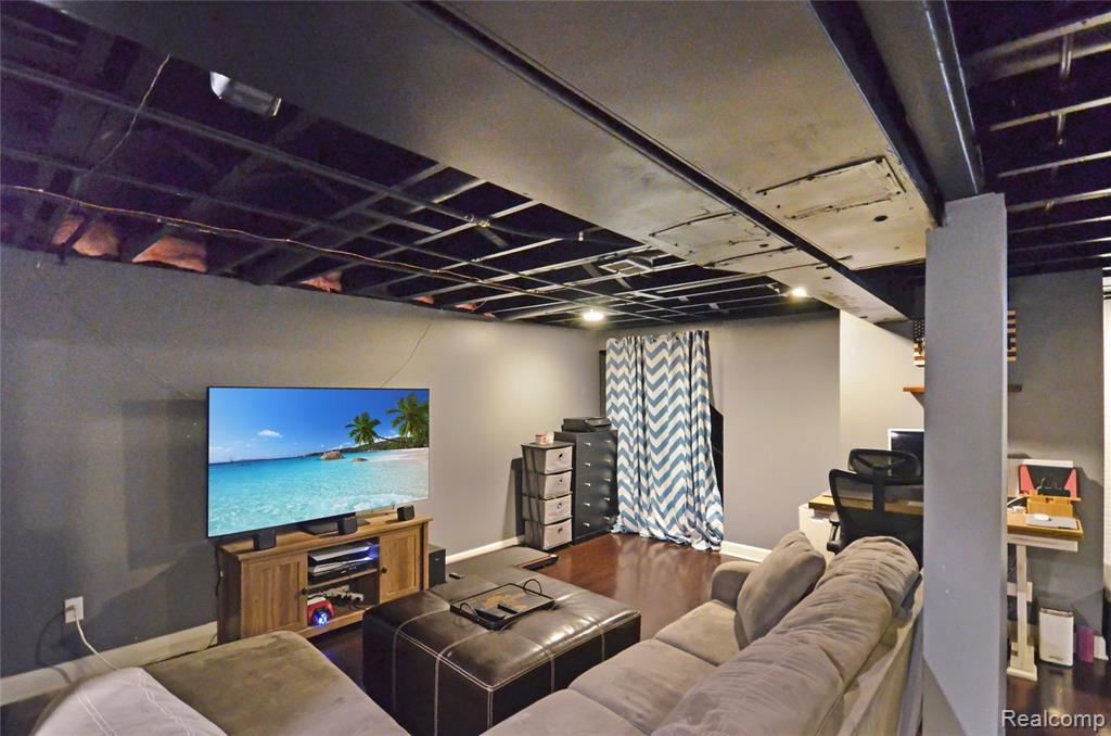 9015 Headley Drive, Sterling Heights, MI 48314 — Photo 22