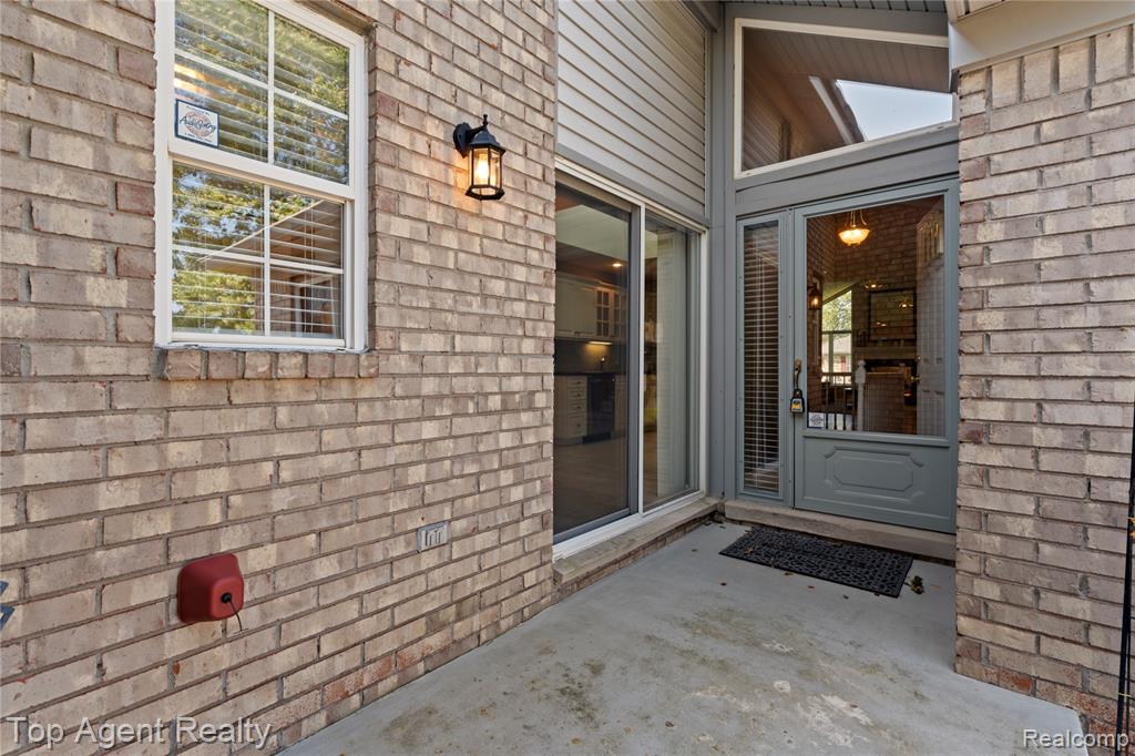 48607 Sutton Bay Court, Shelby Twp, MI 48315 — Photo 3