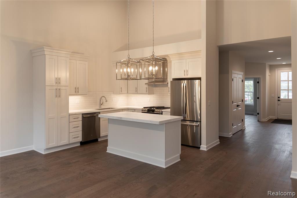 575 Heritage Place, Saint Clair Shores, MI 48080 — Photo 2