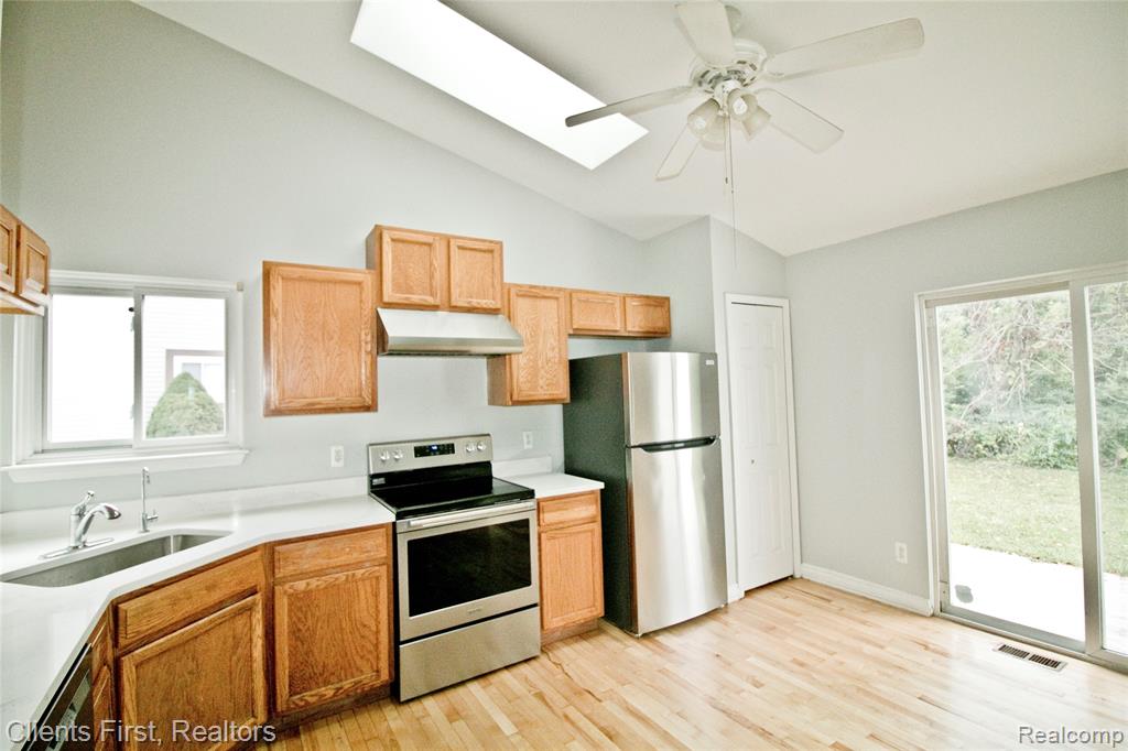 8543 Barrington Drive, Ypsilanti, MI 48198 — Photo 19