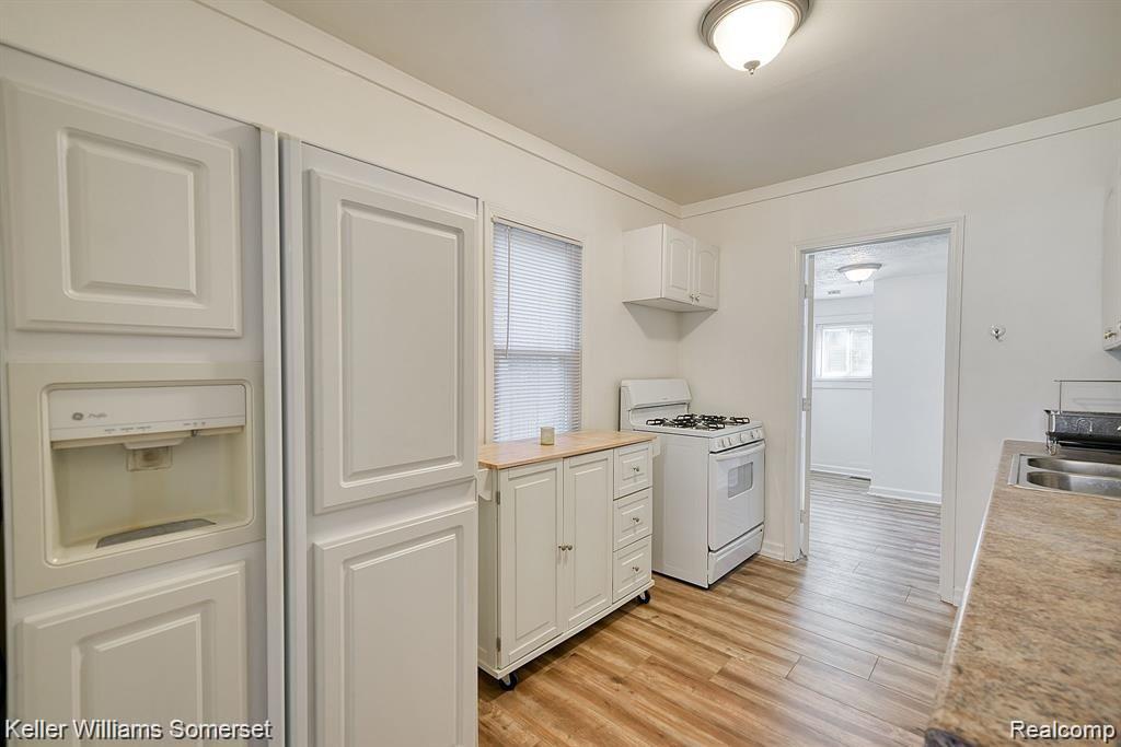 861 W LEWISTON Avenue, Ferndale, MI 48220 — Photo 7