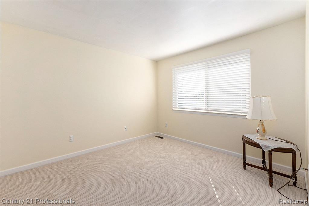 5800 CLIFFSIDE Drive, Troy, MI 48085 — Photo 18