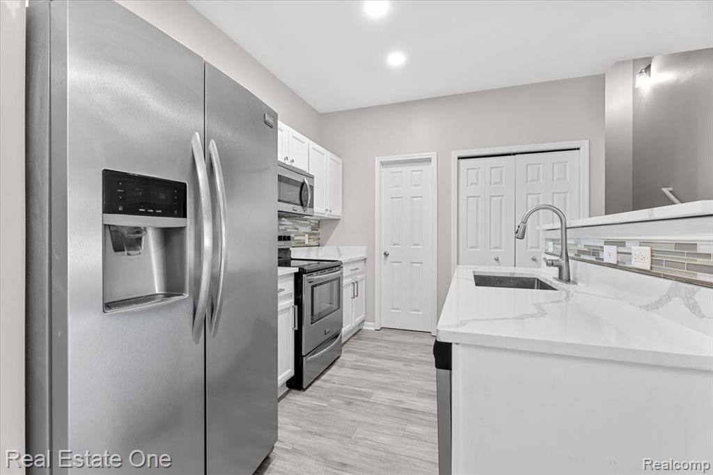 26783 Kirkway Circle, Woodhaven, MI 48183 — Photo 5