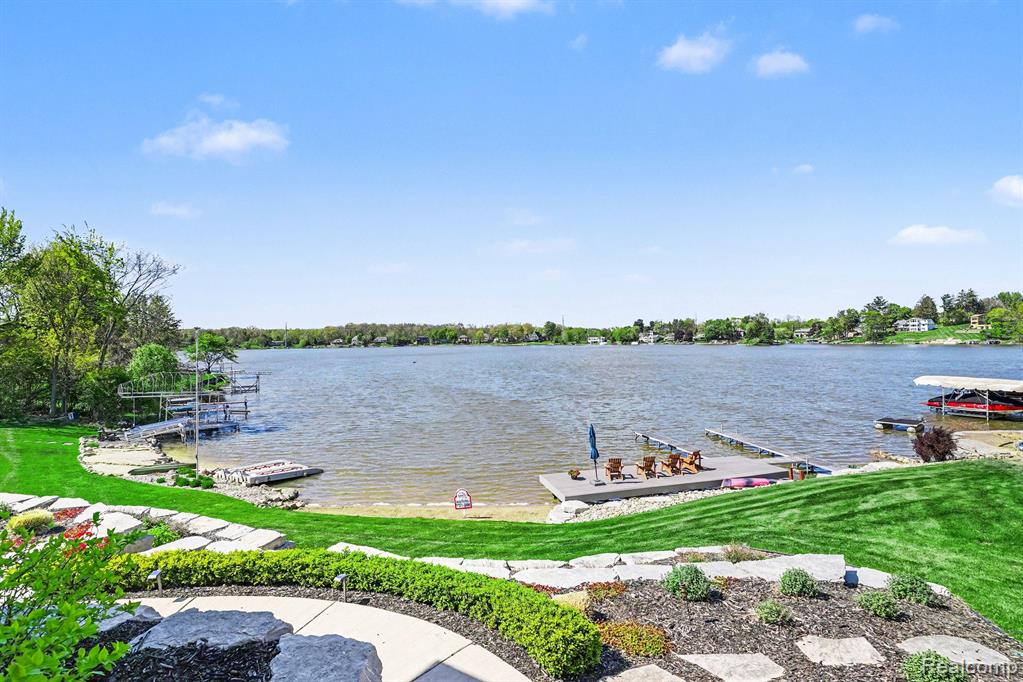 7020 Driftwood Drive, Fenton, MI 48430 — Photo 11