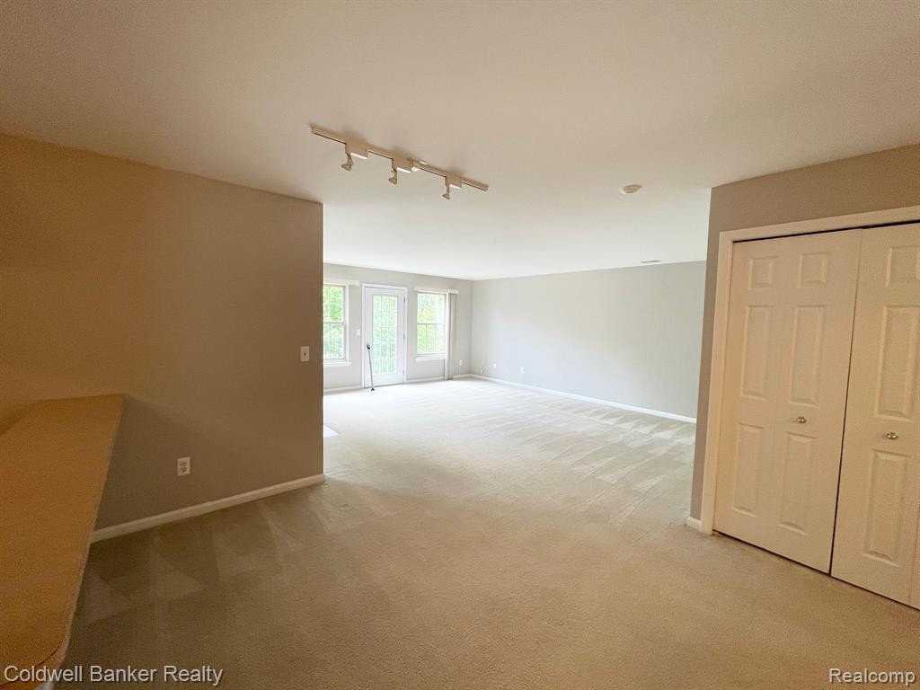 39634 ROCKCREST Lane, Northville, MI — Photo 4