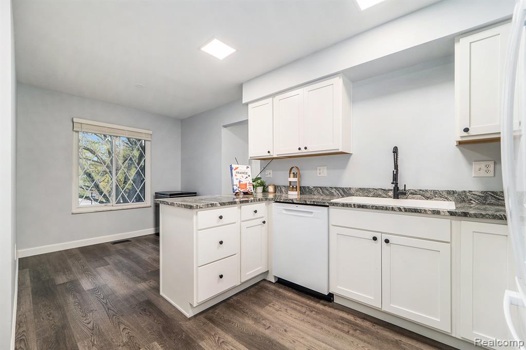 42160 Woodward Avenue, Bloomfield Hills, MI 48304 — Photo 17