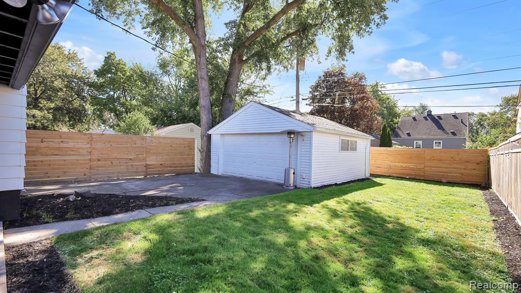 921 CAMBRIDGE Road, Berkley, MI 48072 — Photo 24
