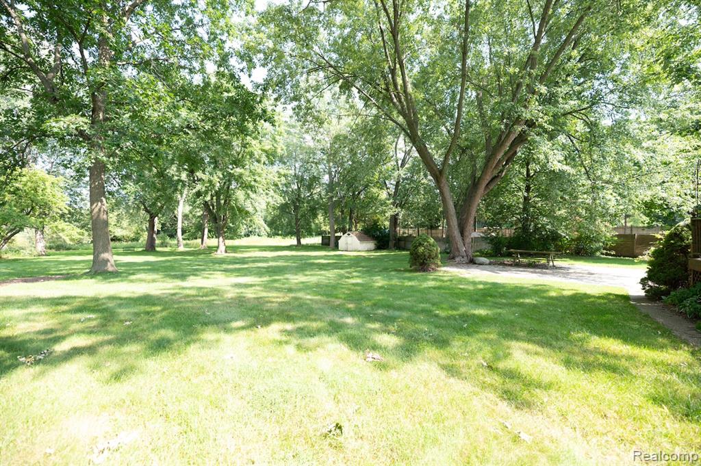 880 Bay Street, Pontiac, MI 48342 — Photo 10