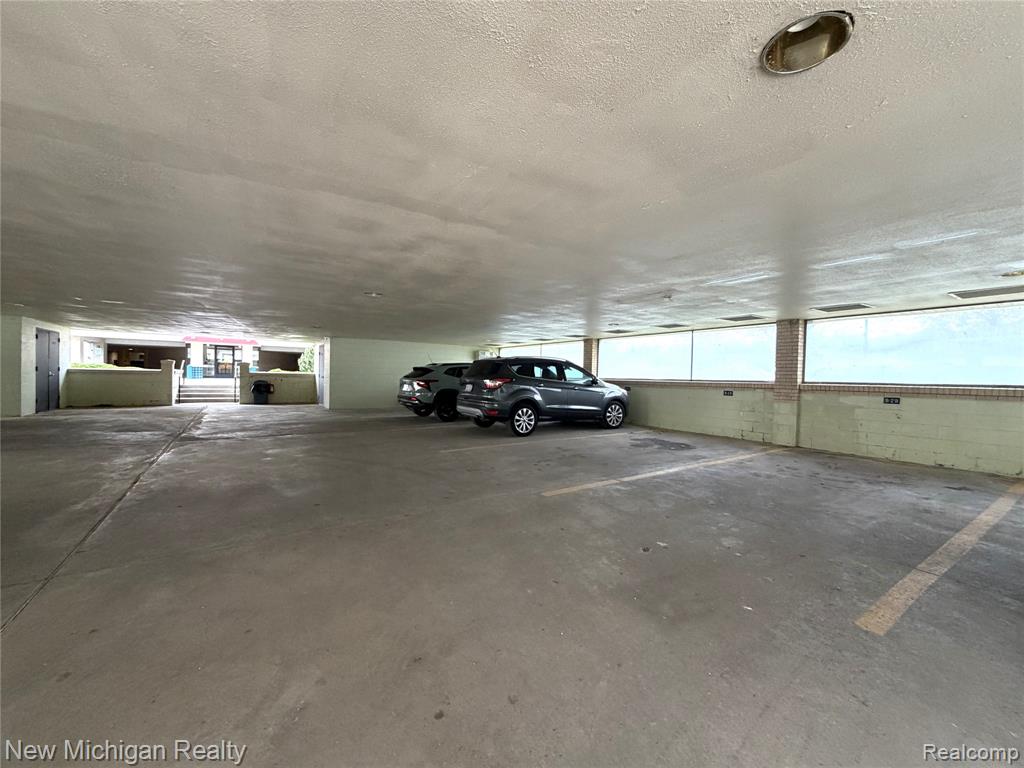 43000 12 Oaks Crescent Drive, 2033, Novi, MI 48377 — Photo 32