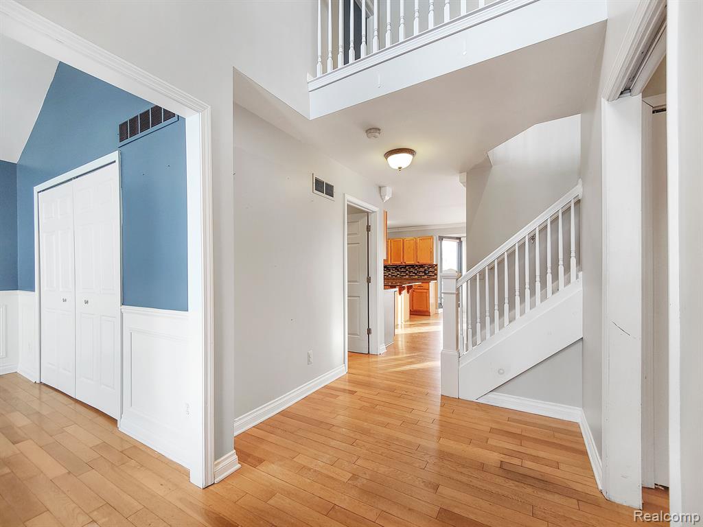 7165 WESTMINSTER Circle, Grand Blanc, MI 48439 — Photo 3