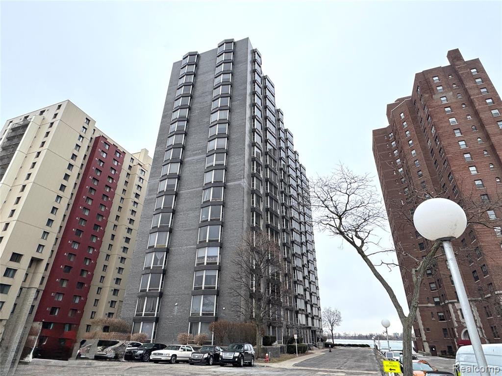 8200 E Jefferson Avenue, 204, Detroit, MI 48214 — front exterior