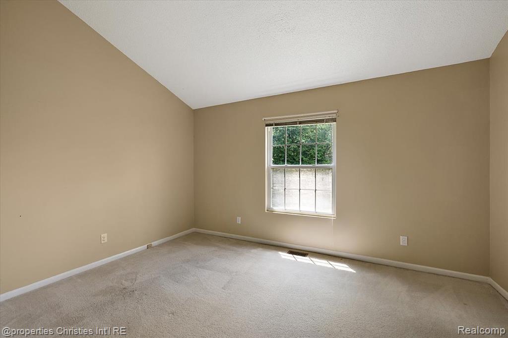 6873 Fox Lane, Waterford, MI 48327 — Photo 33