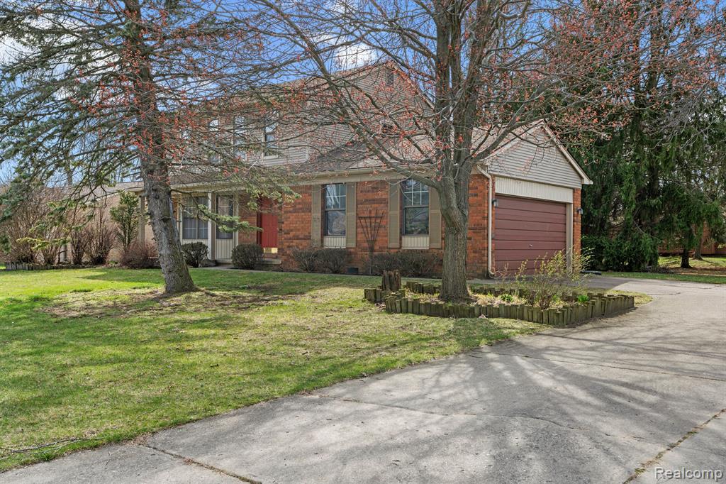 643 Pine Tree Court, Walled Lake, MI 48390 — Photo 3