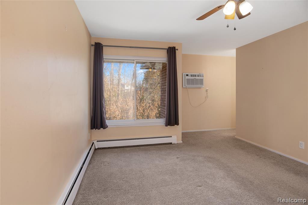 32010 Grand River Avenue, 18, Farmington, MI 48336 — Photo 11