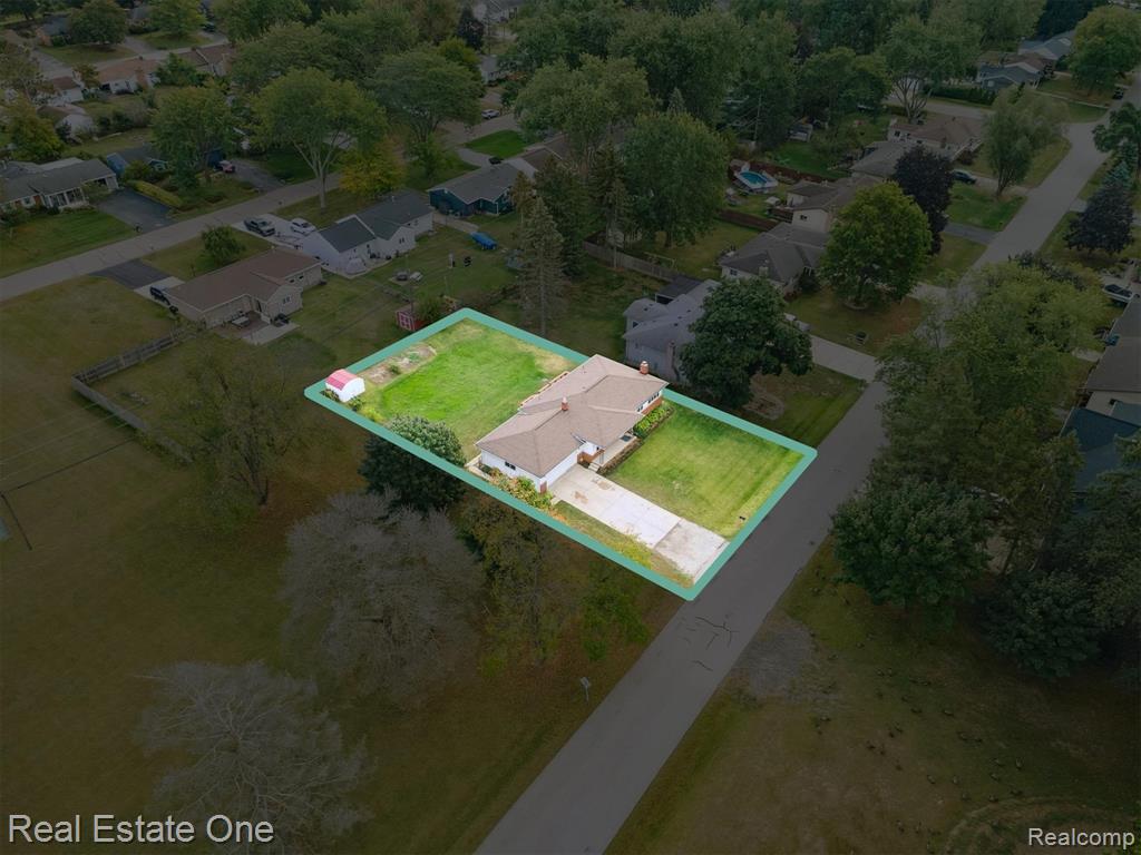 2436 Woodlawn Street, Wolverine Lake, MI 48390 — Photo 39
