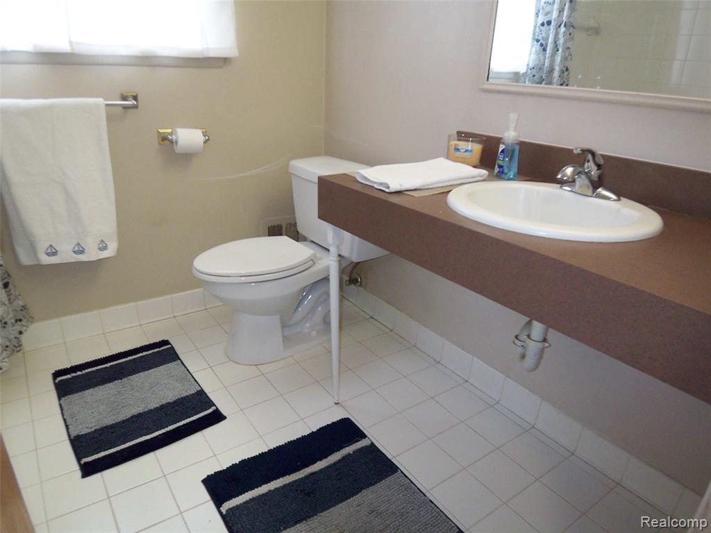 18708 Kendell Court, Clinton Twp, MI 48035 — Photo 12