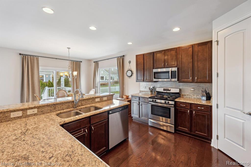 326 PROVINCE Lane, Canton, MI 48188 — Photo 10