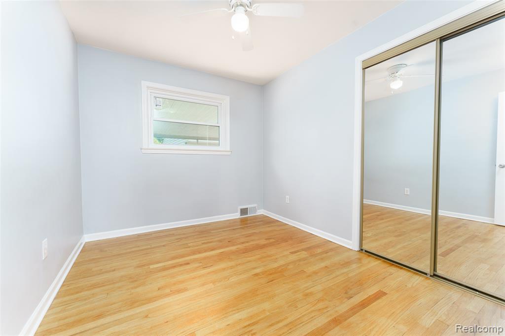 860 Friar Drive, Milford, MI 48381 — Photo 10
