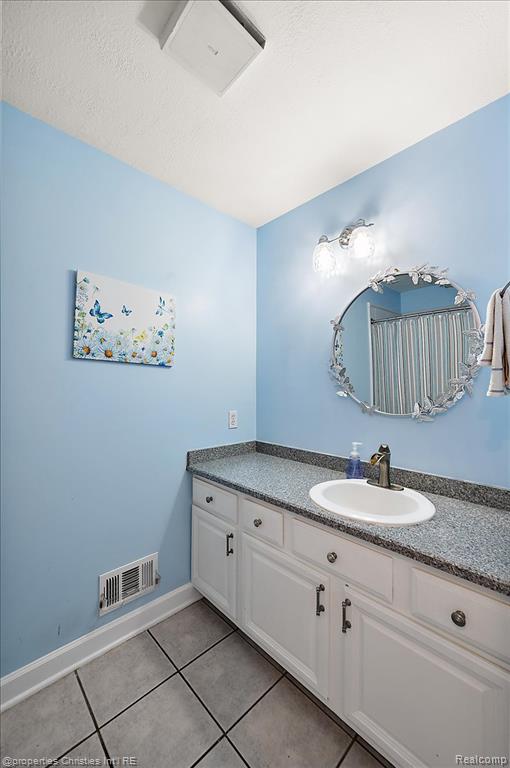5832 Glen Echo Drive, Howell, MI 48843 — Photo 9