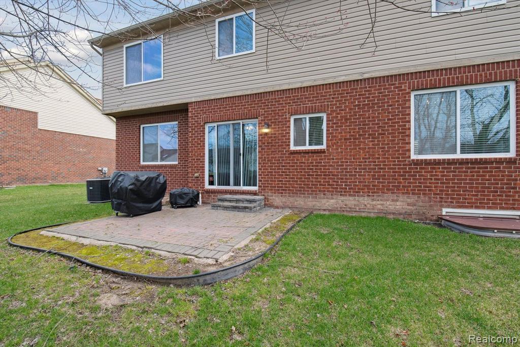 9998 ROLAN MEADOWS Drive, Belleville, MI 48111 — Photo 50