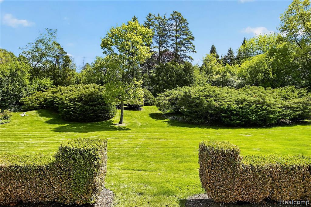 5447 Lahser Road, Bloomfield Hills, MI 48304 — Photo 47