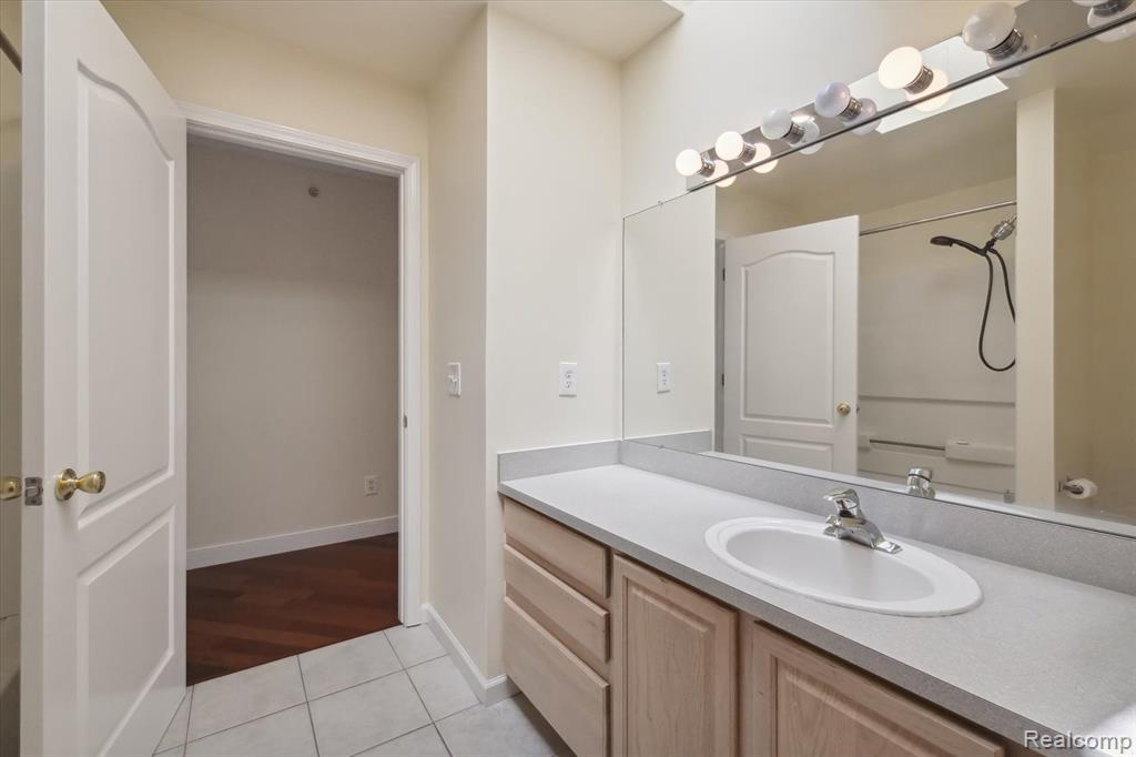 29399 GLEN OAKS Boulevard E, Farmington Hills, MI 48334 — Photo 29