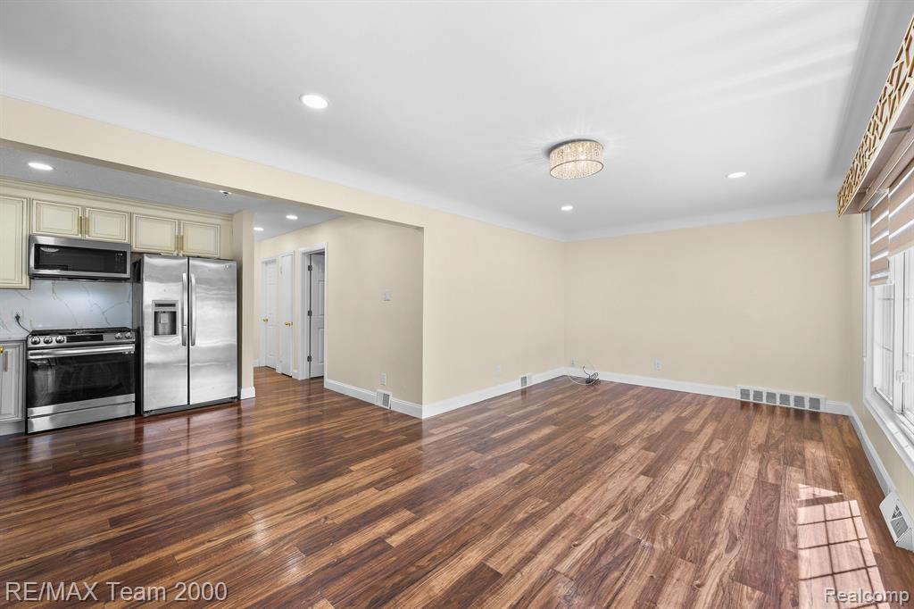 6470 Norborne Avenue, Dearborn Heights, MI 48127 — Photo 4