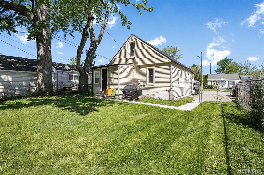 71 W DALLAS Avenue, Madison Heights, MI 48071 — Photo 21