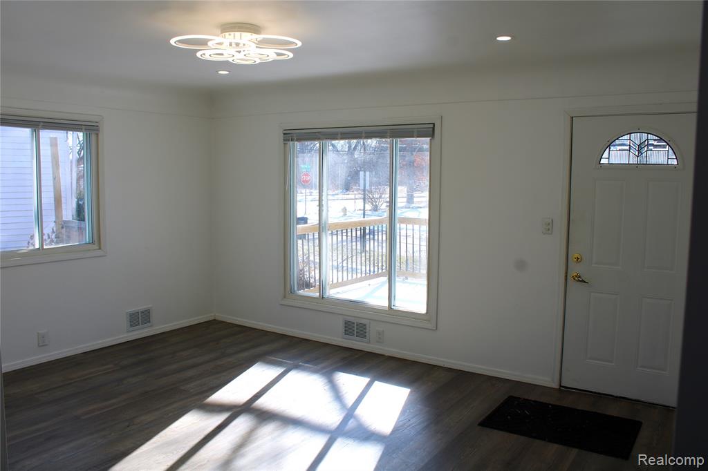 4539 TRUMBULL Drive, Flint, MI 48504 — Photo 5