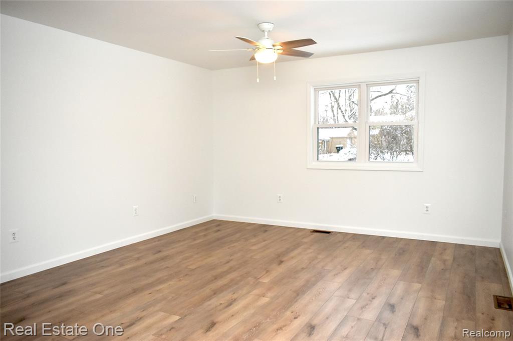 825 Ferley Street, Lansing, MI 48911 — Photo 3