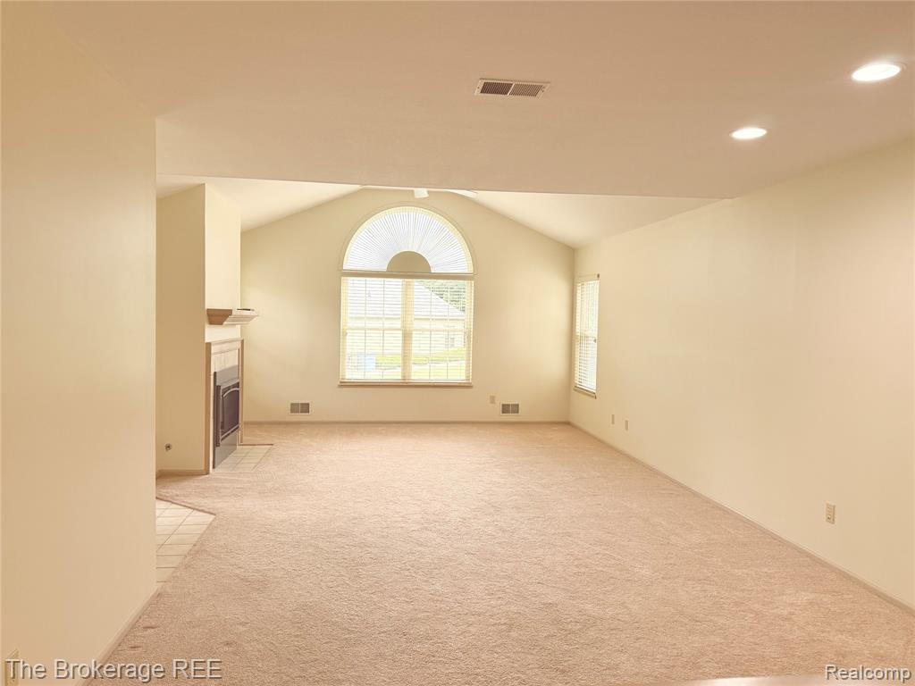 610 Perry Creek Drive, Grand Blanc, MI 48439 — Photo 7