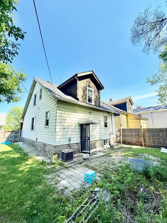 9129 Fischer Street, Detroit, MI 48213 — Photo 17