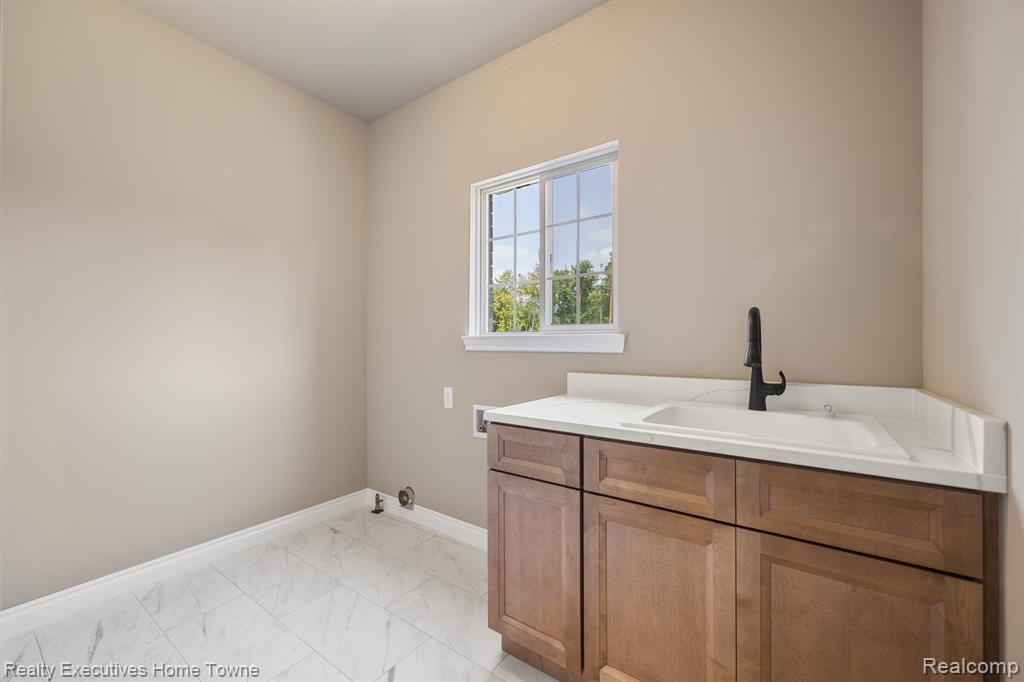 11948 Encore Court, Shelby Twp, MI 48315 — Photo 17