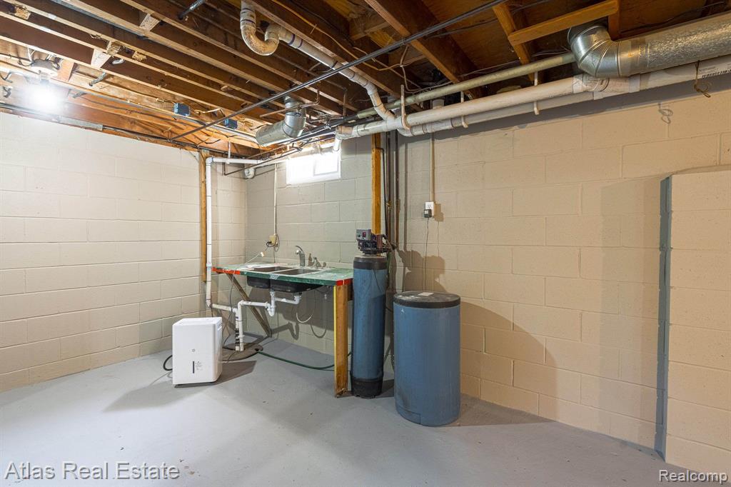 9450 HOGAN Road, Fenton, MI 48430 — Photo 36