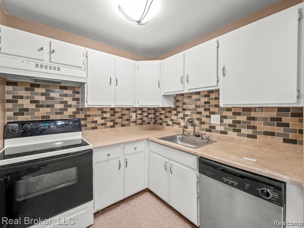 4905 Crooks Road, Royal Oak, MI 48073 — Photo 9