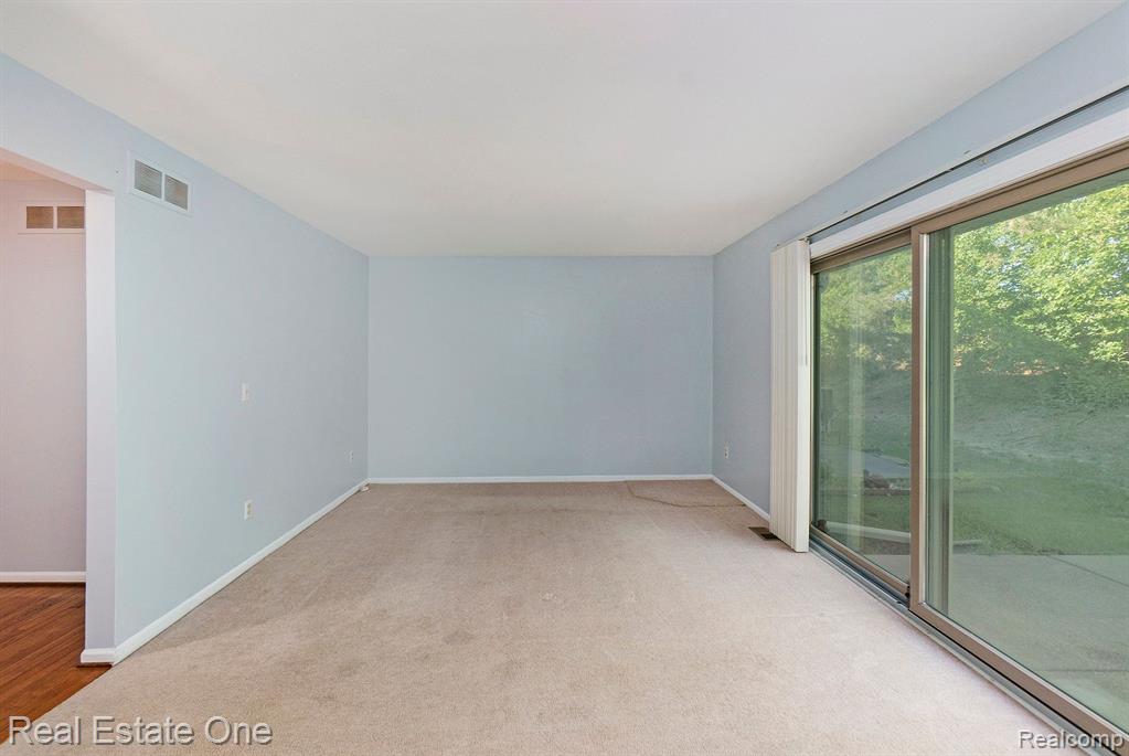 3694 OLD CREEK Road, Troy, MI 48084 — Photo 4
